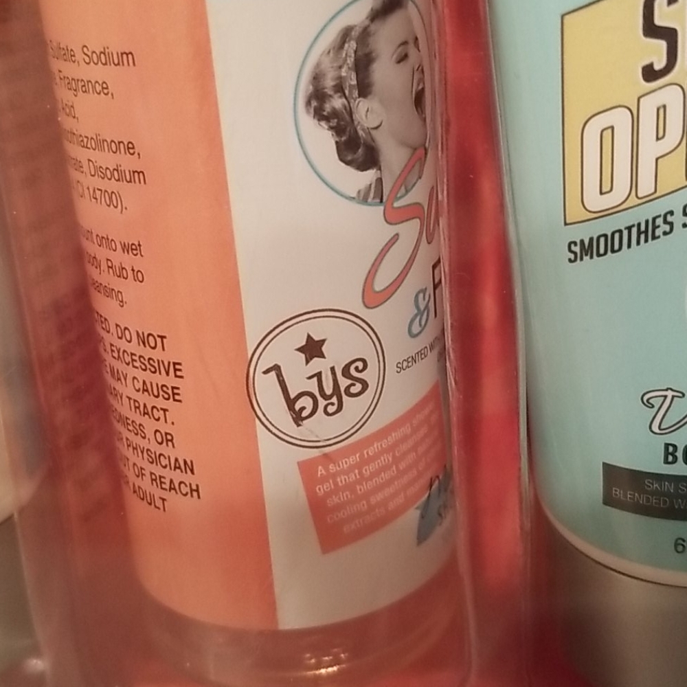 Exfoliating Gloves & Bath Essentials - Picture 10 of 12
